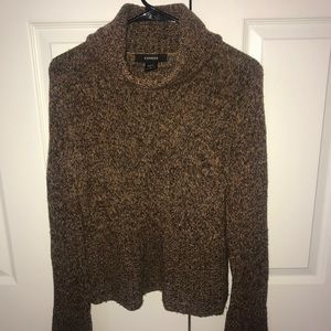 Express Bell sleeved Turtle neck